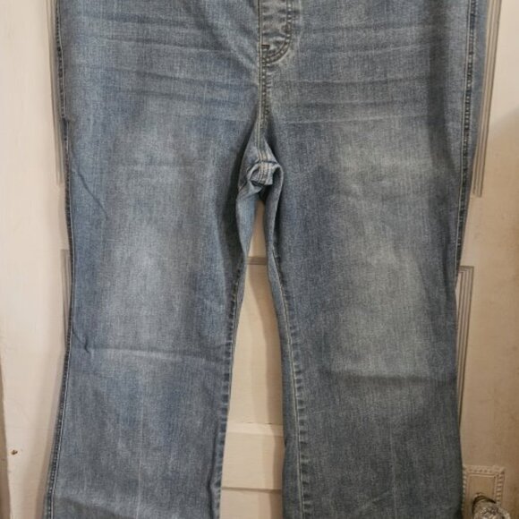 GLORIA VANDERBILT Shape Effect High Rise Flare Leg Stretch Denim Jeans Size 18W - Picture 3 of 5